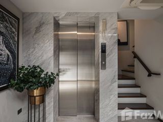 Casa adosada en venta de 3 habitaciones en Phra Khanong, Bangkok