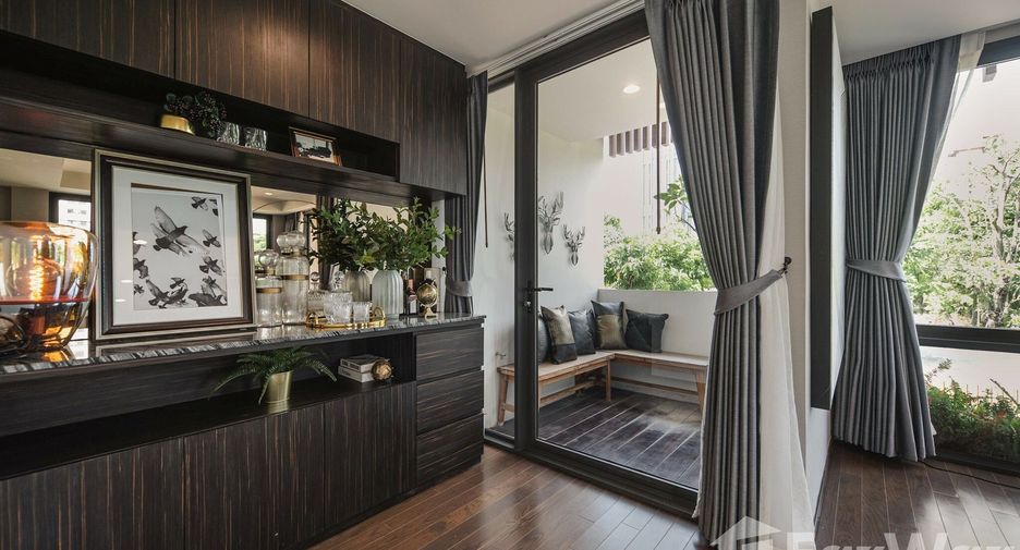 Casa adosada en venta de 3 habitaciones en Phra Khanong, Bangkok