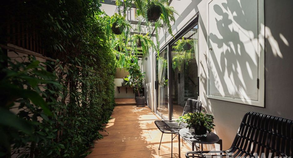 Casa adosada en venta de 3 habitaciones en Phra Khanong, Bangkok