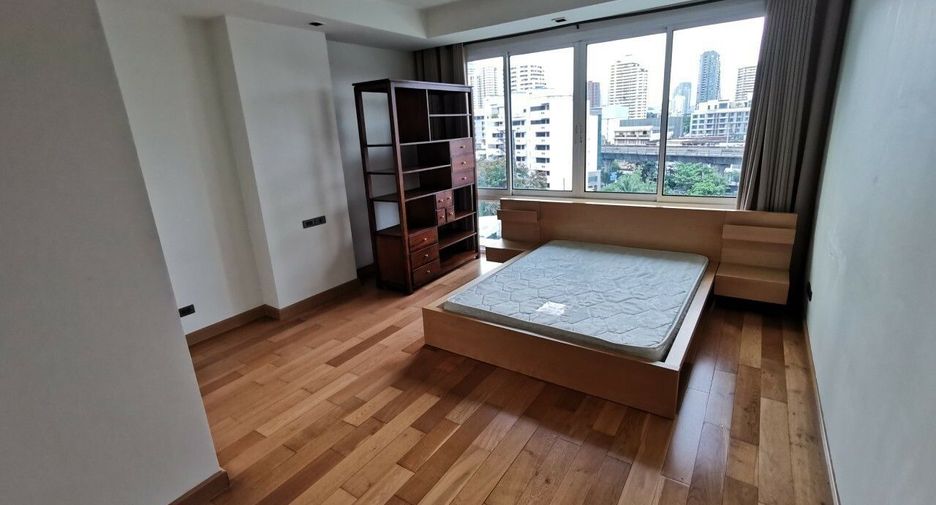 For rent 4 bedrooms condo in Khlong Toei, Bangkok