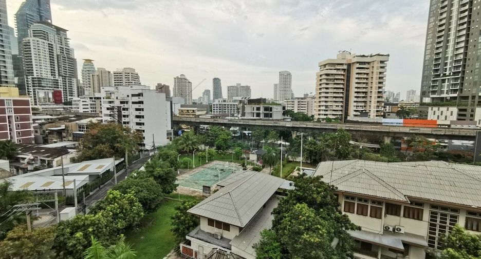 For rent 4 bedrooms condo in Khlong Toei, Bangkok