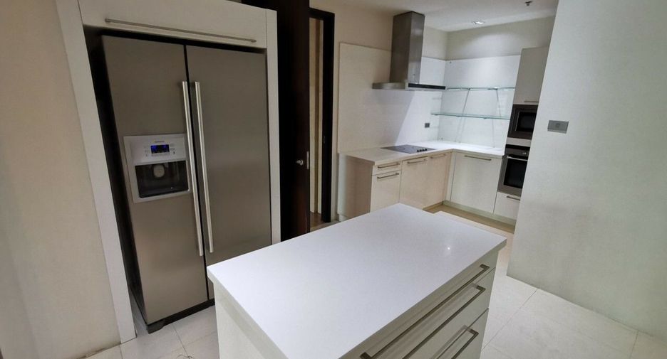 For rent 4 bedrooms condo in Khlong Toei, Bangkok