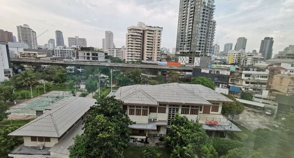 For rent 4 bedrooms condo in Khlong Toei, Bangkok