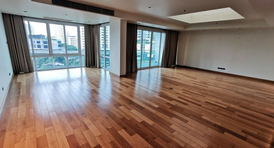For rent 4 bedrooms condo in Khlong Toei, Bangkok