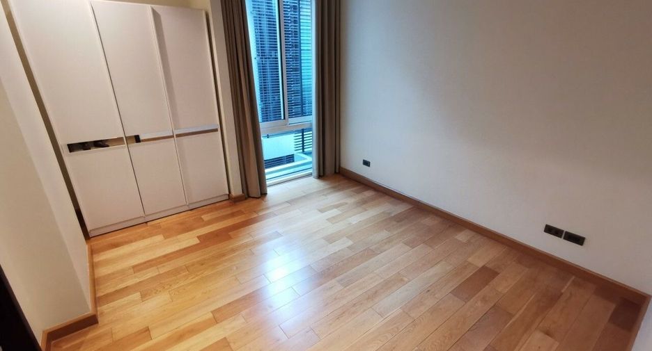 For rent 4 bedrooms condo in Khlong Toei, Bangkok