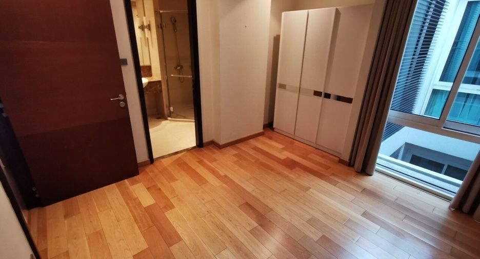 For rent 4 bedrooms condo in Khlong Toei, Bangkok