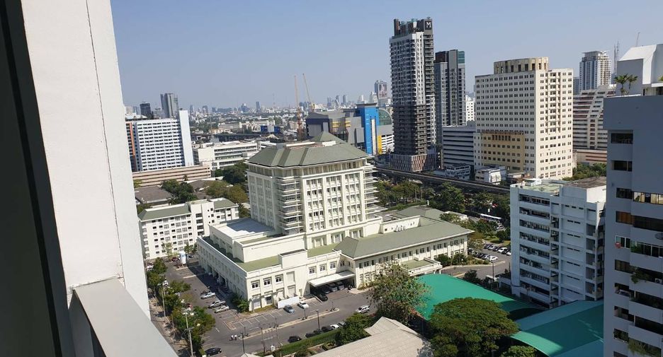 For sale 2 bedrooms condo in Ratchathewi, Bangkok