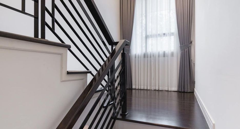 For sale 5 bedrooms house in Thawi Watthana, Bangkok