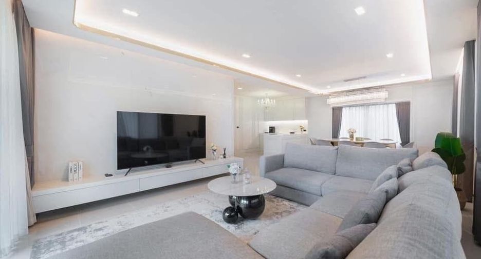 For sale 5 bedrooms house in Thawi Watthana, Bangkok