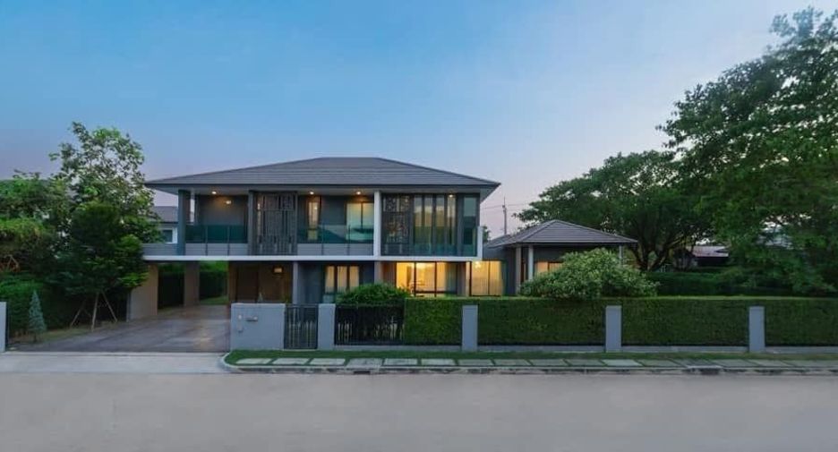 For sale 5 bedrooms house in Thawi Watthana, Bangkok