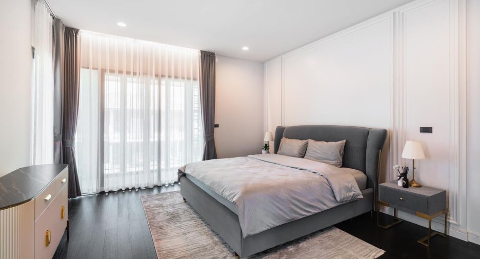 For sale 5 bedrooms house in Thawi Watthana, Bangkok