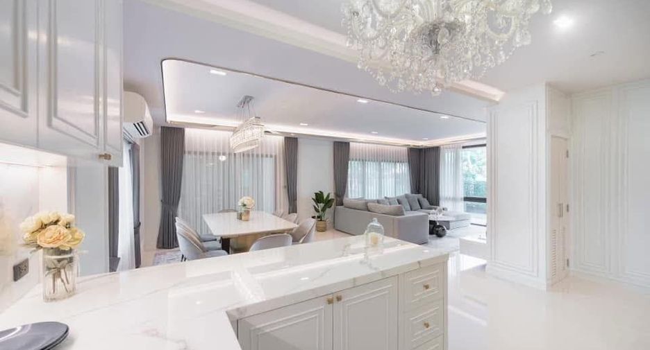 For sale 5 bedrooms house in Thawi Watthana, Bangkok