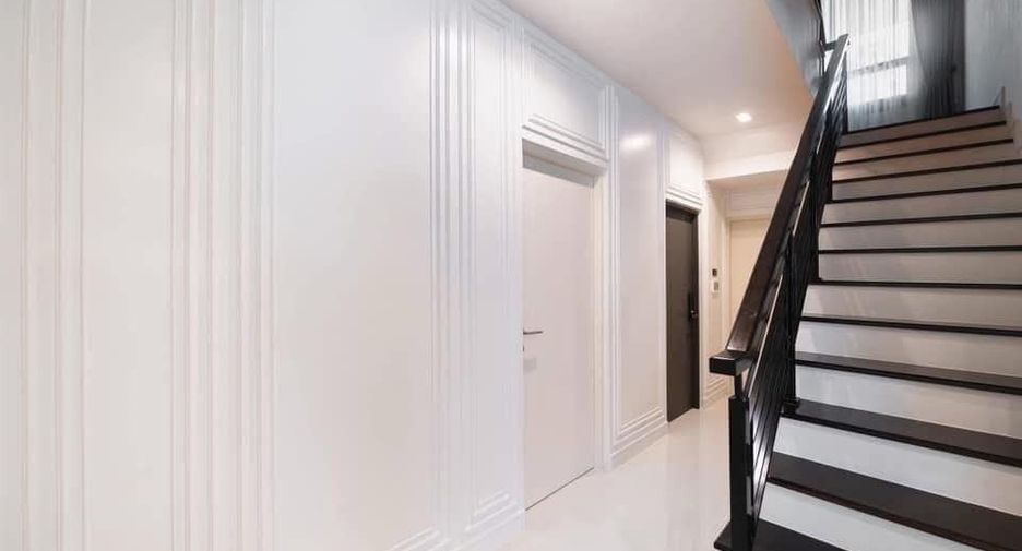 For sale 5 bedrooms house in Thawi Watthana, Bangkok