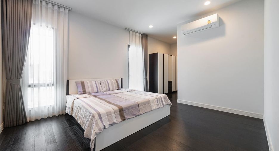 For sale 5 bedrooms house in Thawi Watthana, Bangkok