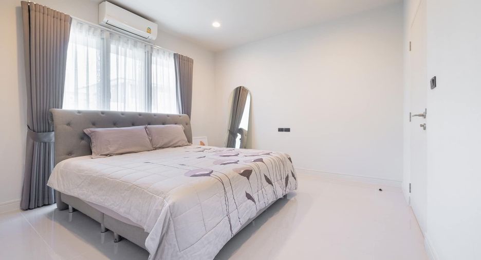 For sale 5 bedrooms house in Thawi Watthana, Bangkok
