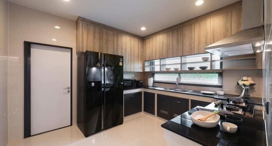 For sale 5 bedrooms house in Thawi Watthana, Bangkok