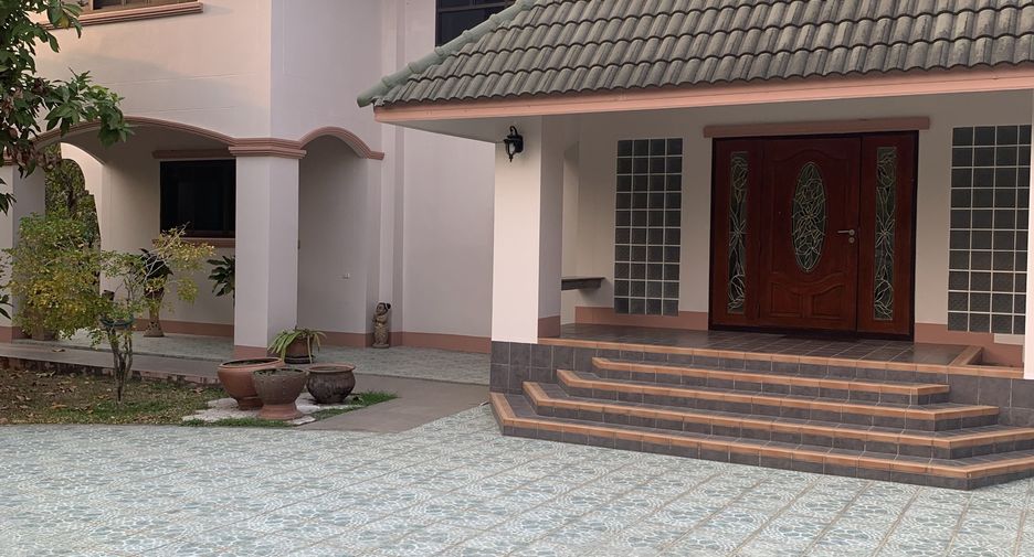 For sale 4 bedrooms villa in Mueang Chiang Rai, Chiang Rai
