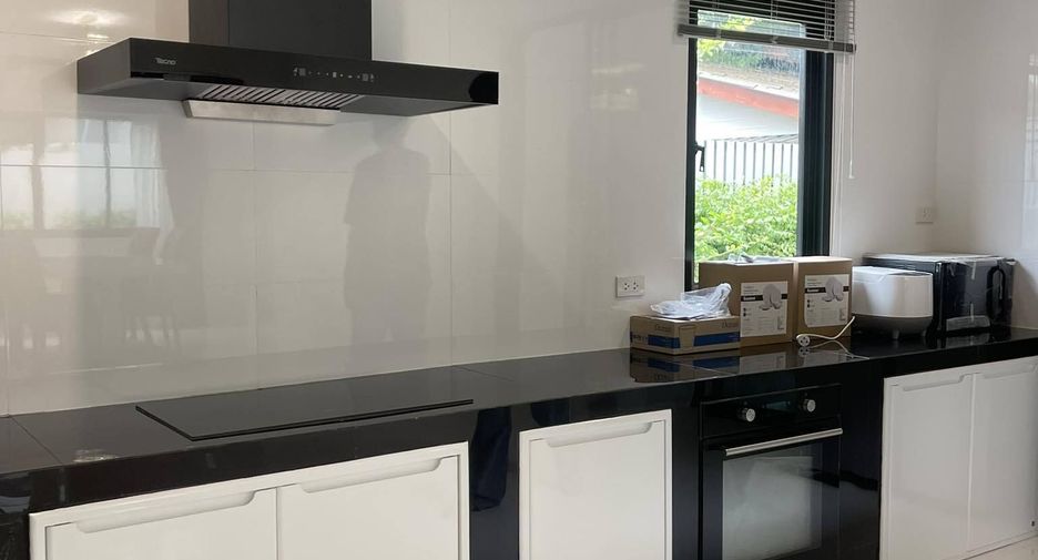 Casa en alquiler de 4 habitaciones en Thalang, Phuket