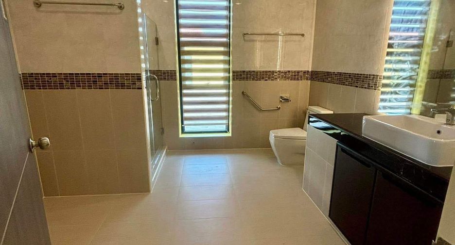 For rent 5 bedrooms villa in Bang Lamung, Chonburi