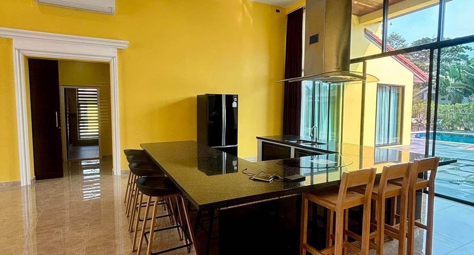 For rent 5 bedrooms villa in Bang Lamung, Chonburi
