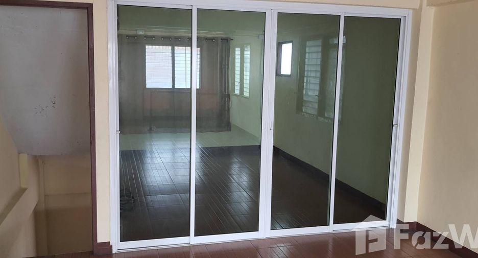 For sale 5 bedrooms retail Space in Lat Krabang, Bangkok