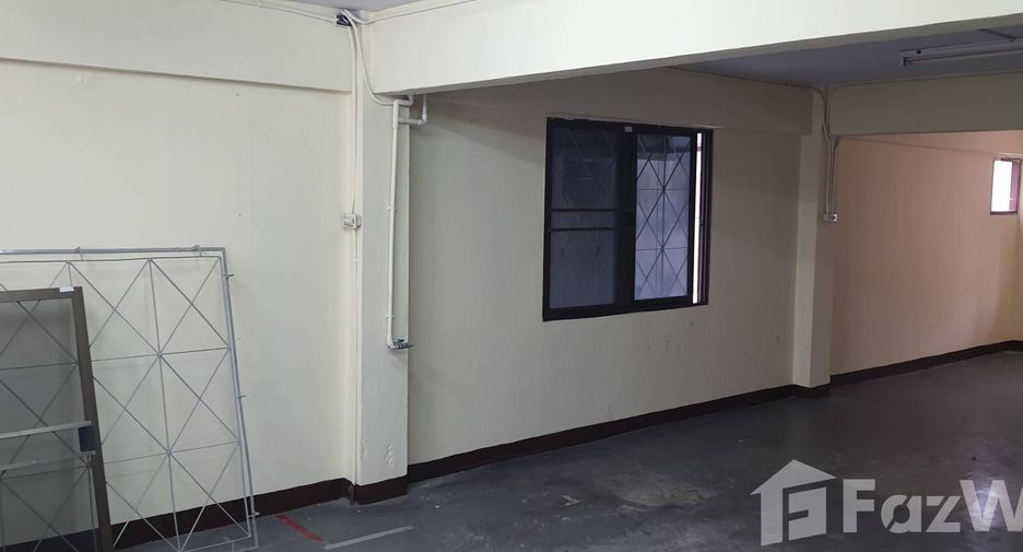 For sale 5 bedrooms retail Space in Lat Krabang, Bangkok