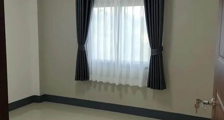 For sale 3 bedrooms house in Mueang Sakon Nakhon, Sakon Nakhon