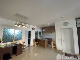 For sale 4 ベッドルーム townhouse in Saphan Sung, Bangkok