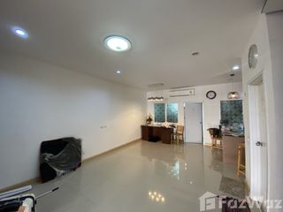 For sale 4 ベッドルーム townhouse in Saphan Sung, Bangkok