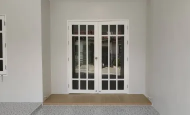Casa adosada en venta de 2 habitaciones en Thanyaburi, Pathum Thani