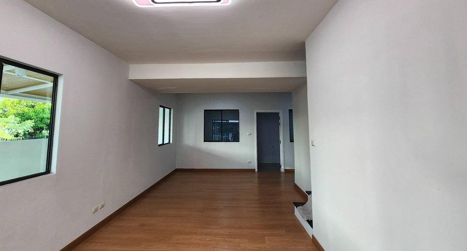 For sale 3 bedrooms townhouse in Bang Khae, Bangkok