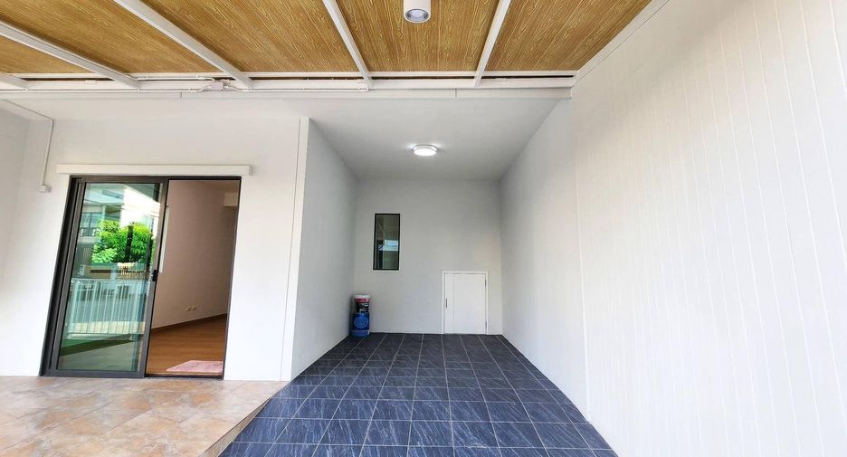 For sale 3 bedrooms townhouse in Bang Khae, Bangkok