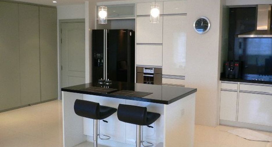 For sale 2 bedrooms condo in Yan Nawa, Bangkok