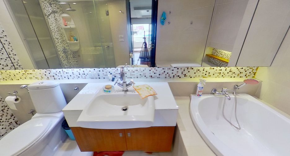 For sale 2 bedrooms condo in Yan Nawa, Bangkok