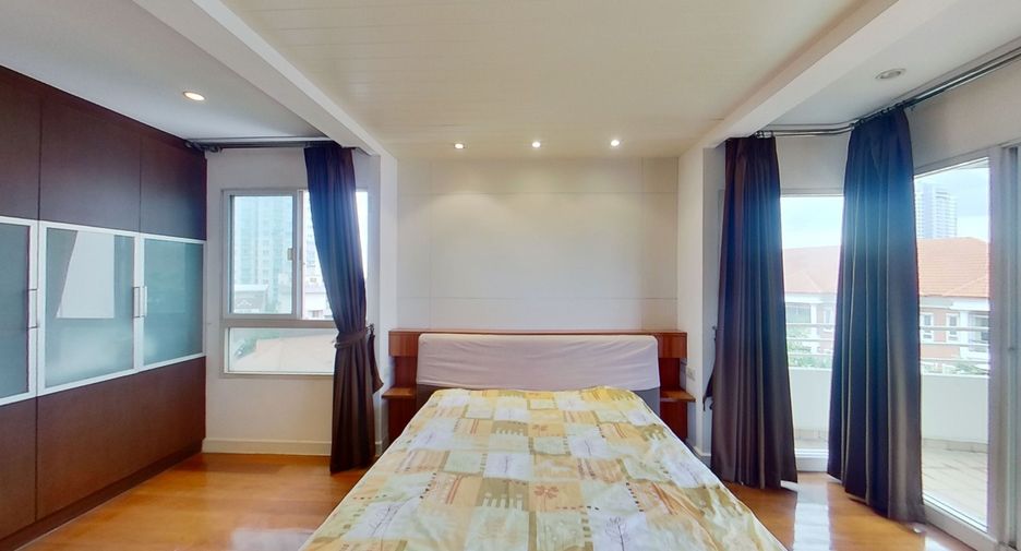 For sale 2 bedrooms condo in Yan Nawa, Bangkok