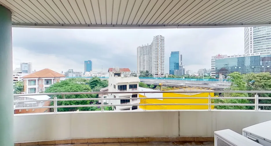 For sale 2 bedrooms condo in Yan Nawa, Bangkok