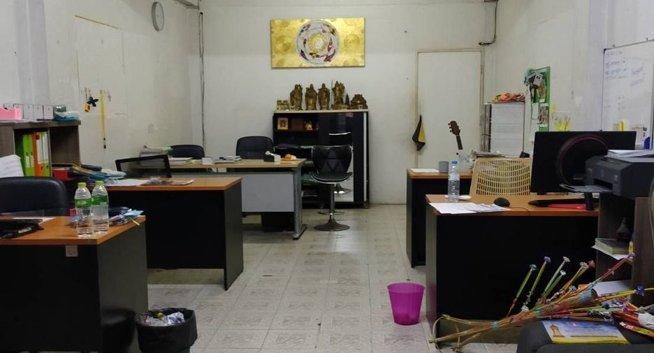 Reihenhaus zum Kauf mit 2 Zimmer in Mueang Ubon Ratchathani, Ubon Ratchathani