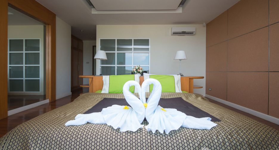 For rent 3 bedrooms villa in Mueang Phuket, Phuket