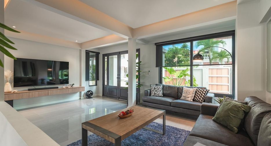 À louer 3 chambres villa à Mueang Phuket, Phuket