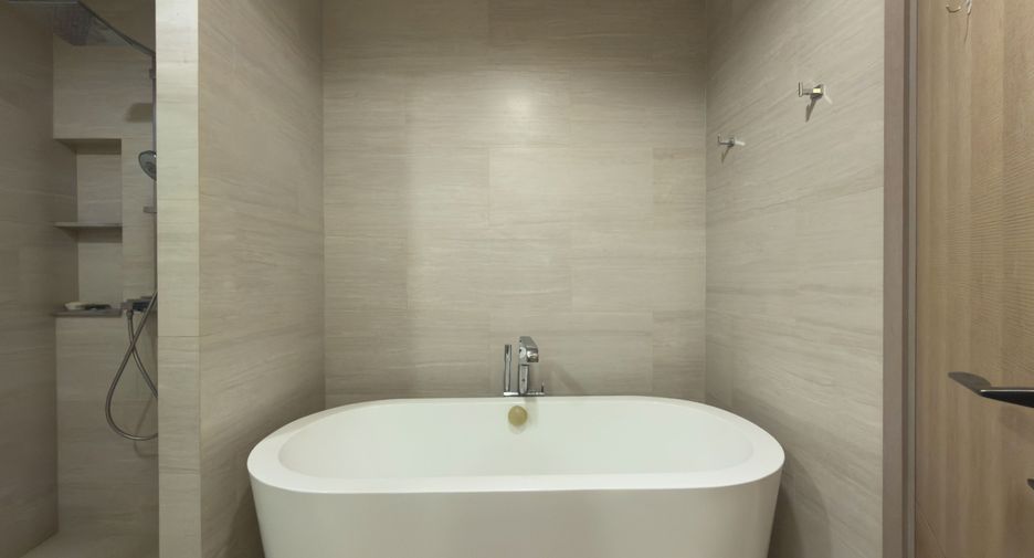 For sale 2 ベッドルーム condo in Sathon, Bangkok
