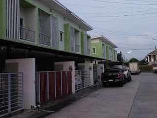 Reihenhaus zum Kauf mit 2 Zimmer in Si Racha, Chonburi