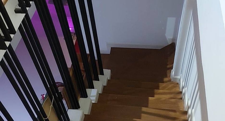 Casa adosada en venta de 2 habitaciones en Si Racha, Chonburi