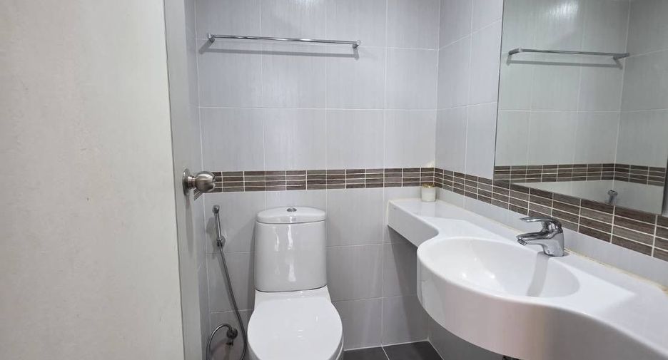 For sale 1 bed condo in Mueang Udon Thani, Udon Thani