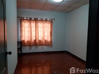 出售 2 卧室 联排别墅 在 Khlong Sam Wa, 曼谷