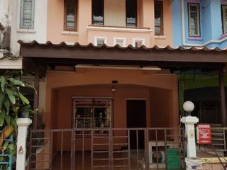 出售 2 卧室 联排别墅 在 Khlong Sam Wa, 曼谷