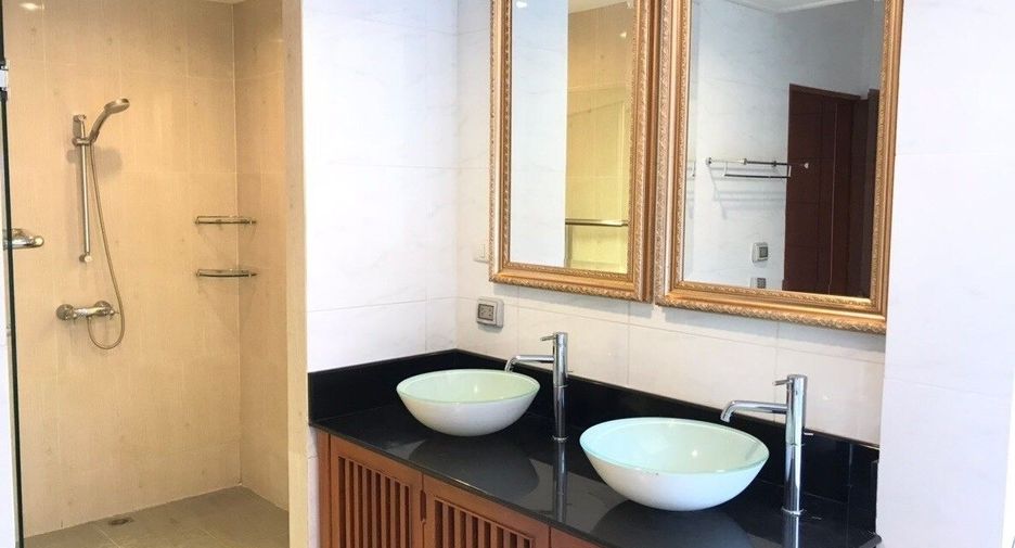 Villa en alquiler de 4 habitaciones en Bang Lamung, Chonburi