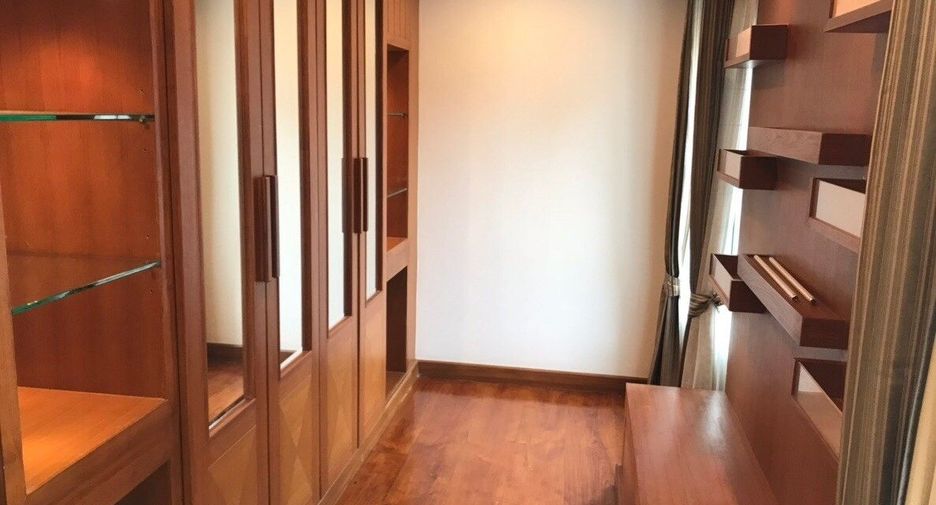 Villa en alquiler de 4 habitaciones en Bang Lamung, Chonburi