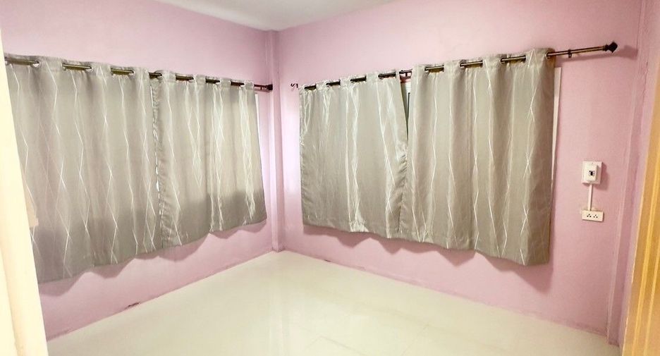 For sale 3 bedrooms house in Mueang Nakhon Sawan, Nakhon Sawan
