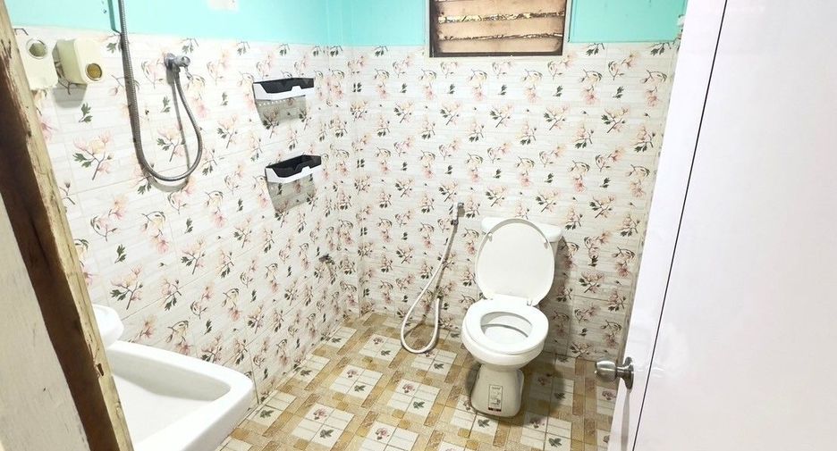 For sale 3 bedrooms house in Mueang Nakhon Sawan, Nakhon Sawan