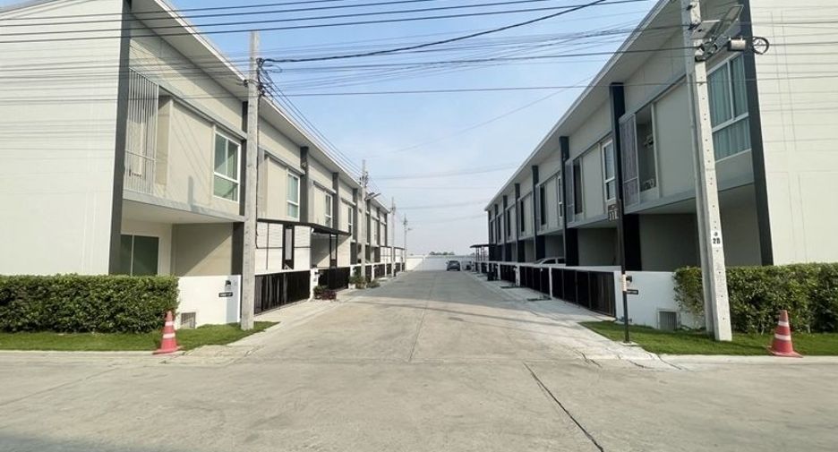 For sale 3 bedrooms townhouse in Sai Noi, Nonthaburi